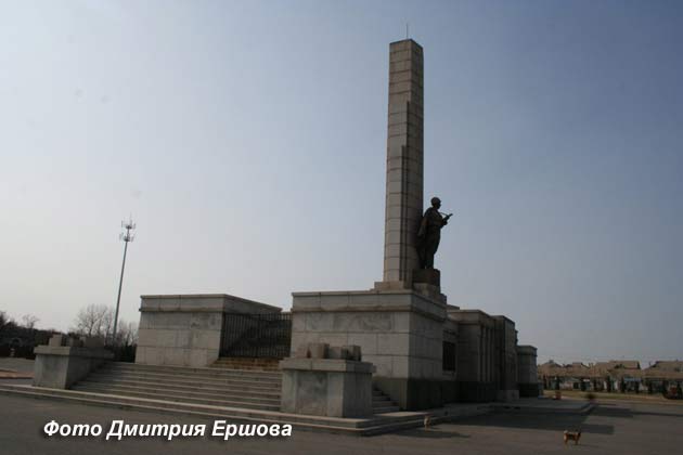 Русское мемориальное кладбище в Порт-Артуре, Монумент 