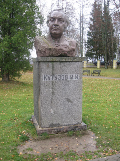 Памятник Кутузову на территории музея, фото Двамала