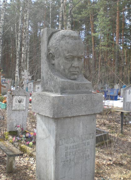 Улыбышевское кладбище, мемориальная скульптура, фото Сергея Мержанова, 25.4.09 г.