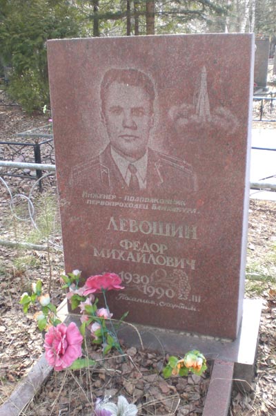 Улыбышевское кладбище, фото Сергея Мержанова, 25.4.09 г.