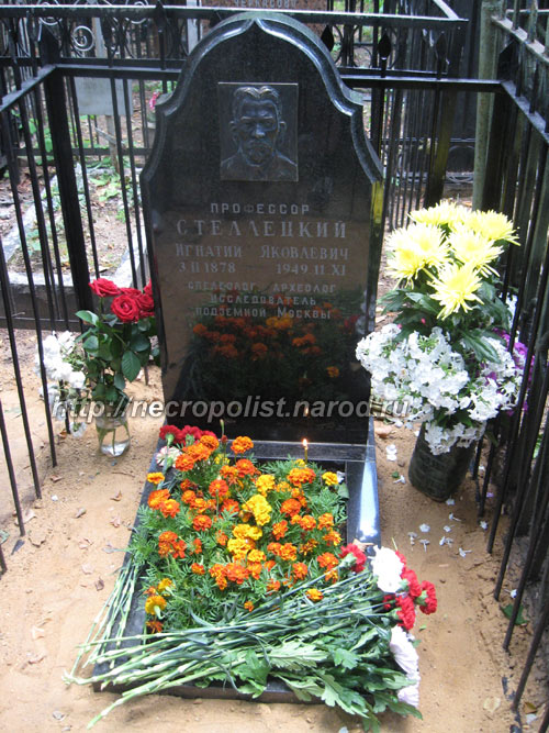 памятник на могиле И. Стеллецкого в день открытия, 30.7.2011 Г.